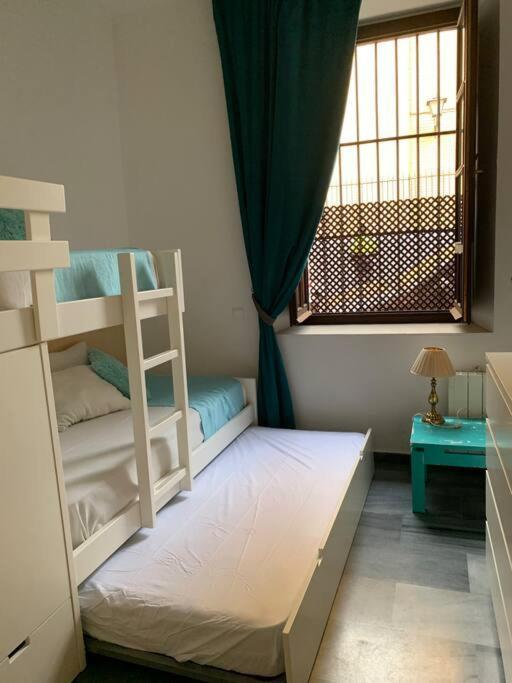 Beautiful Silent Apartment Private Parking Sevilha Exterior foto