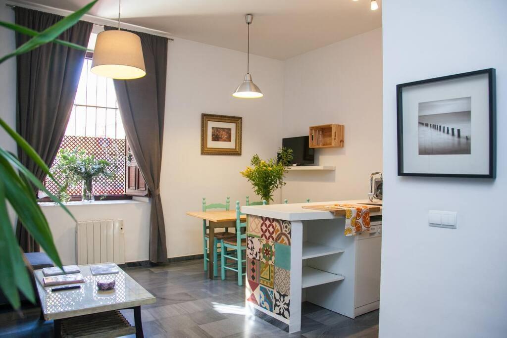 Beautiful Silent Apartment Private Parking Sevilha Exterior foto